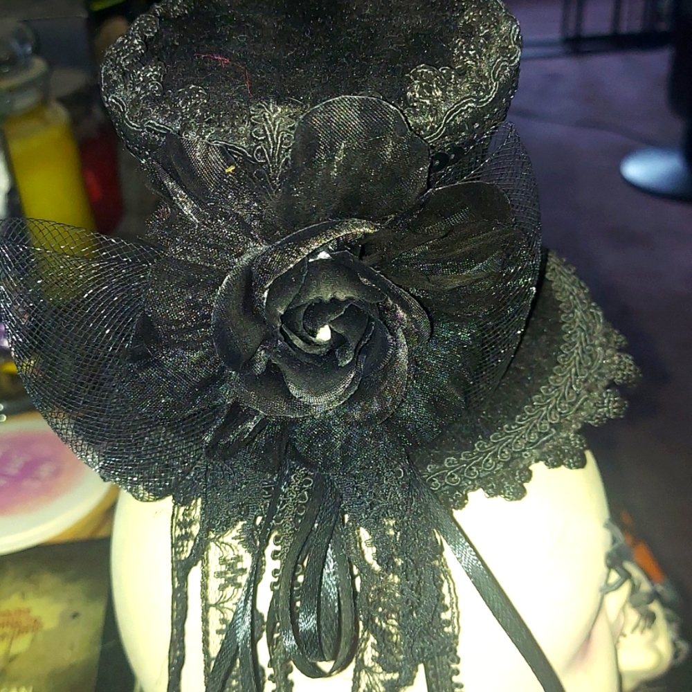 Mini clip in hat